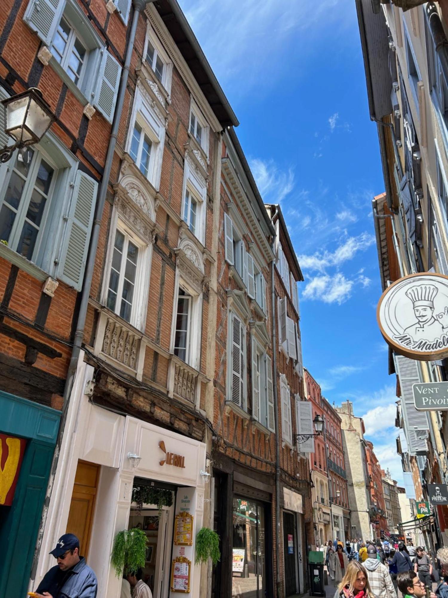 Au Charme Des Carmes - T1 Sur Cour - Metro A & B Toulouse Exterior foto